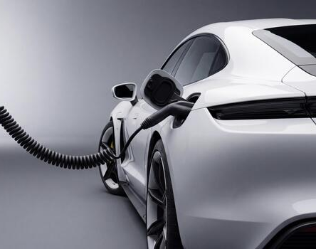 Carros Eléctricos en 2026: Cómo Funcionan, Ventajas, Desventajas y Todo lo que Debes Saber Antes de Comprar